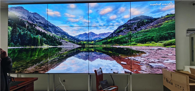 江西上饒交警支隊(duì)55寸3X4+落地支架