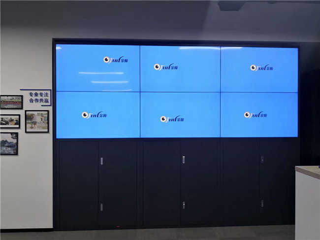 江蘇蘇州相城區(qū)天成時代廣場某環(huán)衛(wèi)公司49寸2X3+落地機柜